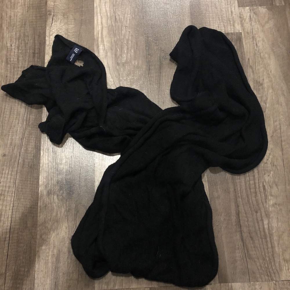 GAP scarf